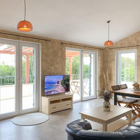 Villa Alara - Charming Villa With Heated Swimming Pool Milohnici ภายนอก รูปภาพ