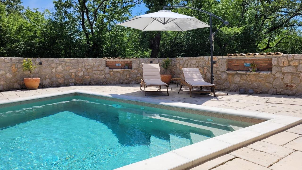 Villa Alara - Charming Villa With Heated Swimming Pool Milohnici ภายนอก รูปภาพ