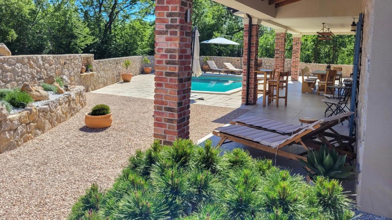 Villa Alara - Charming Villa With Heated Swimming Pool Milohnici ภายนอก รูปภาพ
