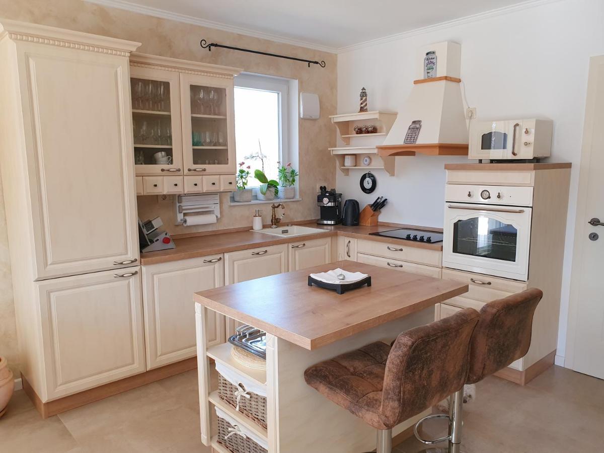 Villa Alara - Charming Villa With Heated Swimming Pool Milohnici ภายนอก รูปภาพ