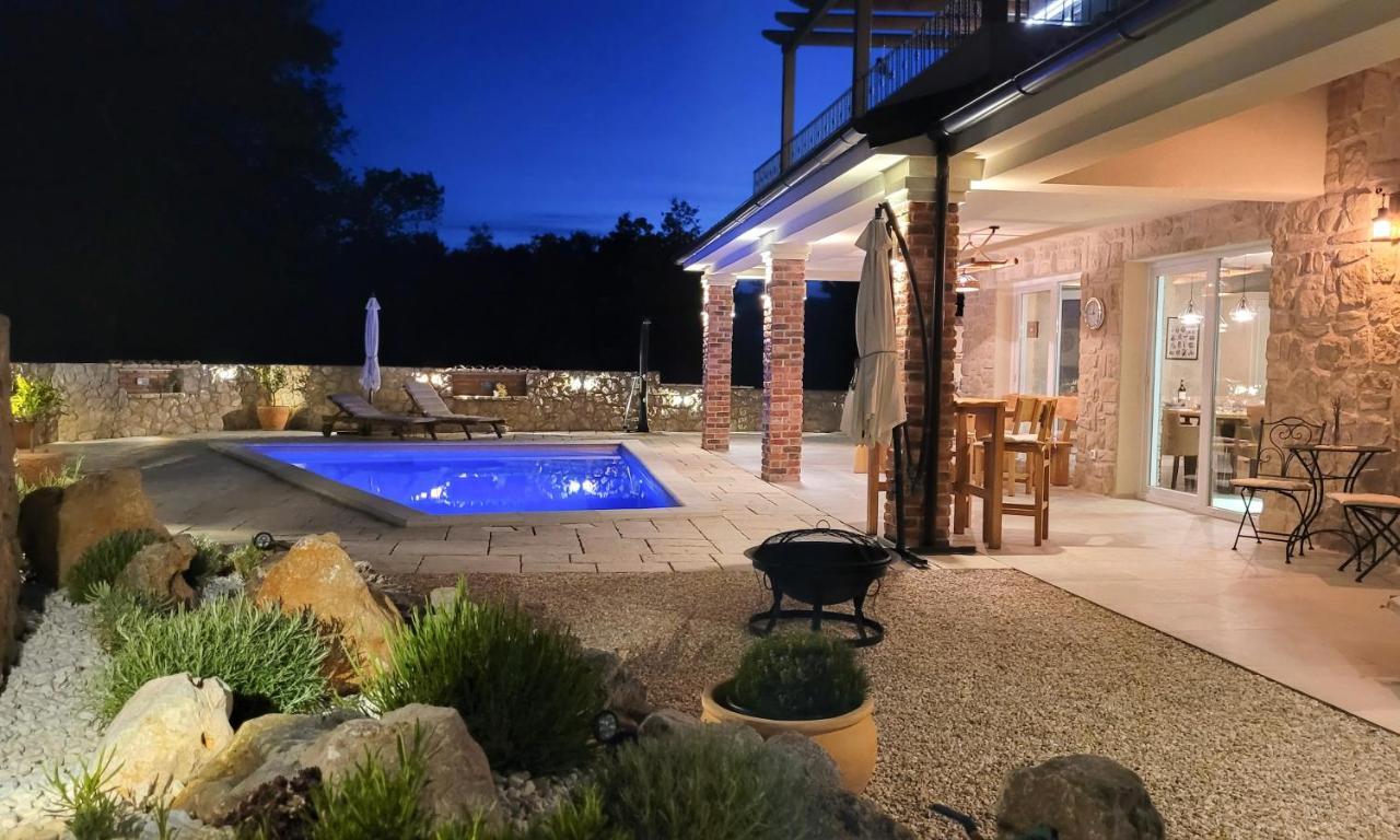 Villa Alara - Charming Villa With Heated Swimming Pool Milohnici ภายนอก รูปภาพ