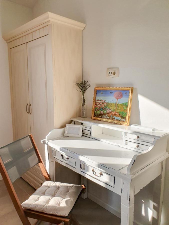 Villa Alara - Charming Villa With Heated Swimming Pool Milohnici ภายนอก รูปภาพ