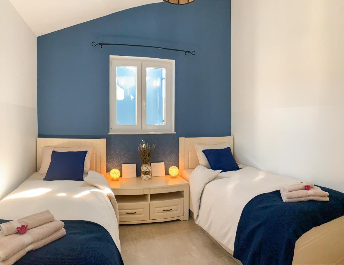 Villa Alara - Charming Villa With Heated Swimming Pool Milohnici ภายนอก รูปภาพ