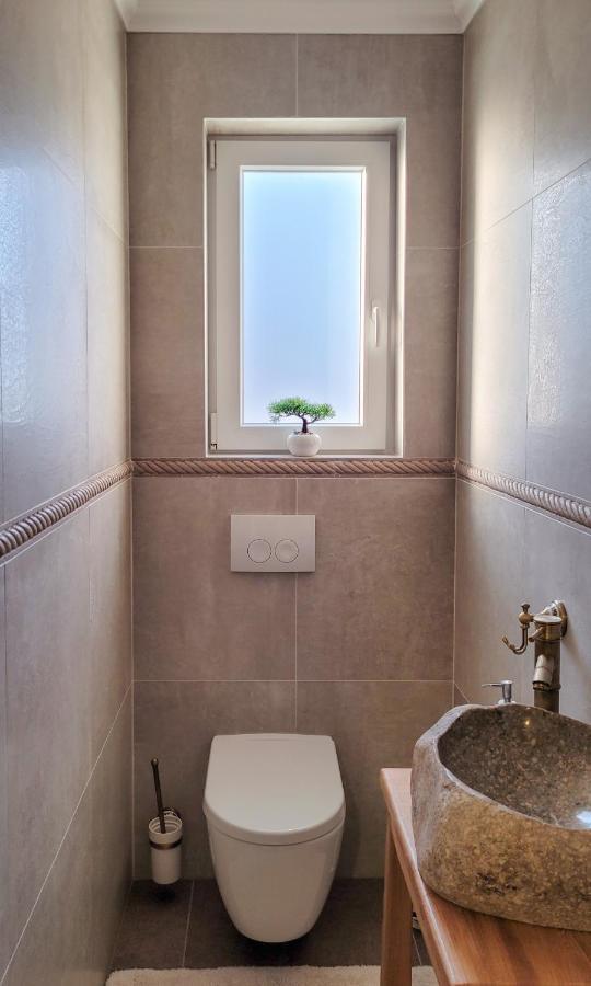 Villa Alara - Charming Villa With Heated Swimming Pool Milohnici ภายนอก รูปภาพ